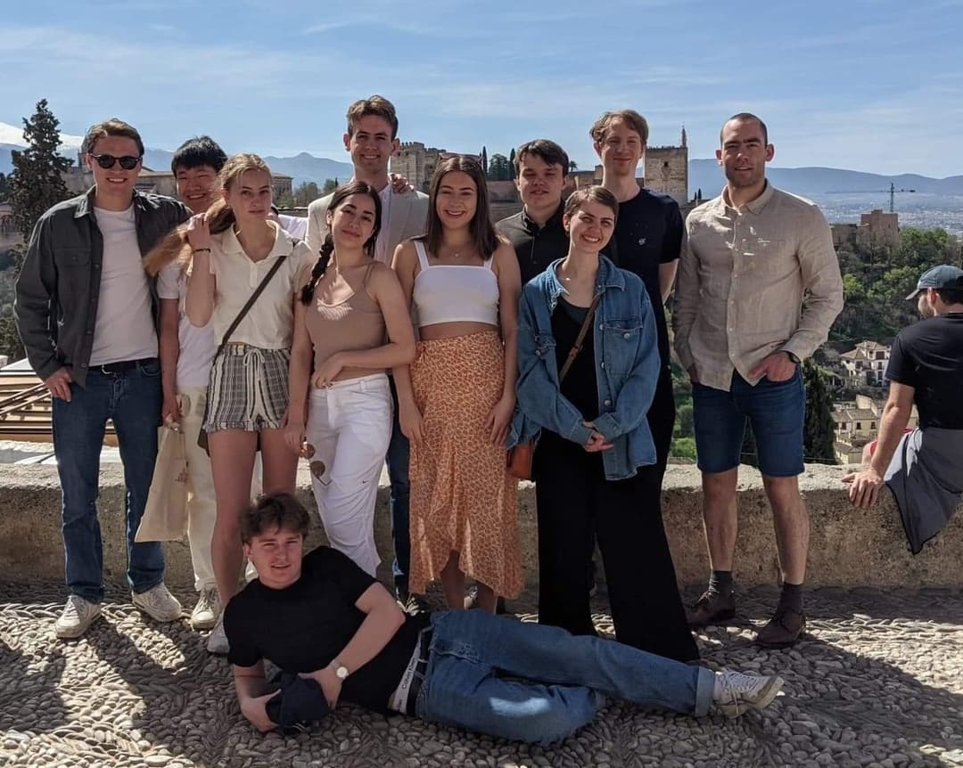 Gruppebilde av honours-studenter